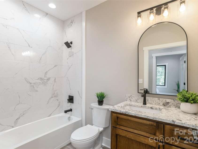 19 Terrace Forest Trail, Horse Shoe, NC 28742.  MLS# CAR4164733, YatesRealty ID 21214. 2nd Full Bathroom