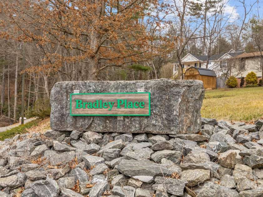 19 Terrace Forest Trail, Horse Shoe, NC 28742.  MLS# CAR4164733, YatesRealty ID 21214. 