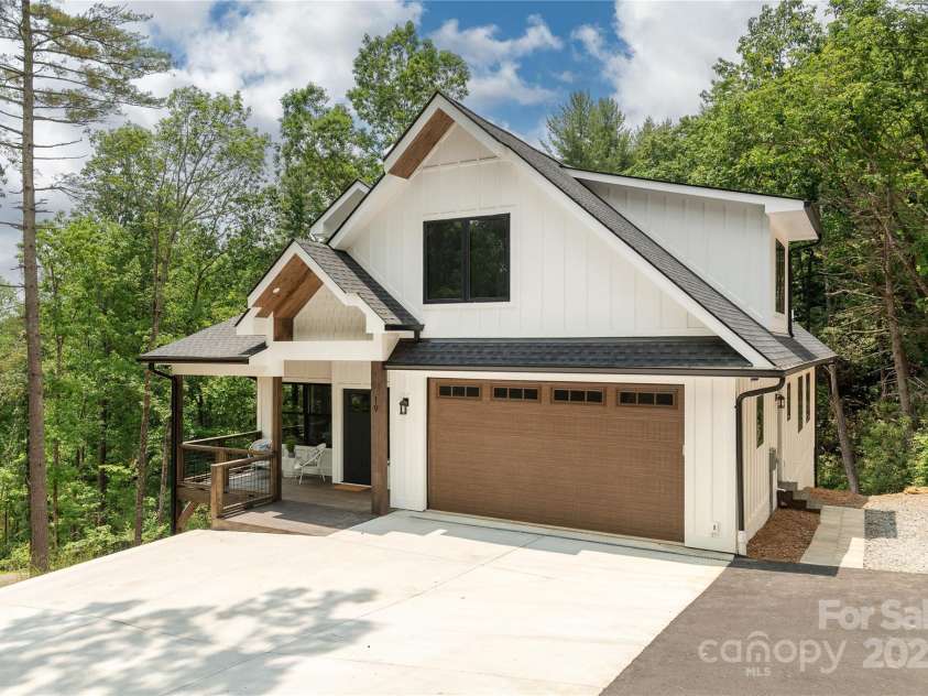 19 Terrace Forest Trail, Horse Shoe, NC 28742.  MLS# CAR4164733, YatesRealty ID 21214. 