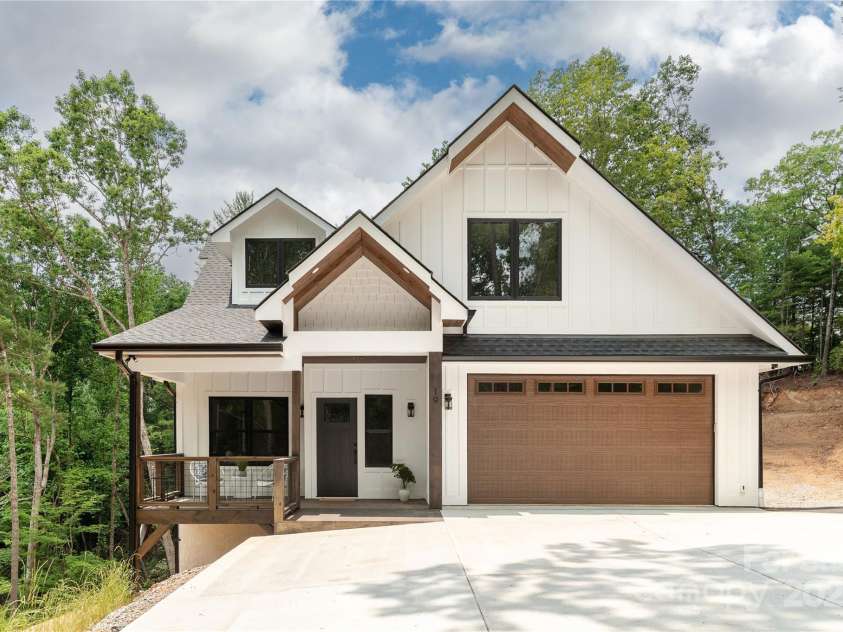 19 Terrace Forest Trail, Horse Shoe, NC 28742.  MLS# CAR4164733, YatesRealty ID 21214. 