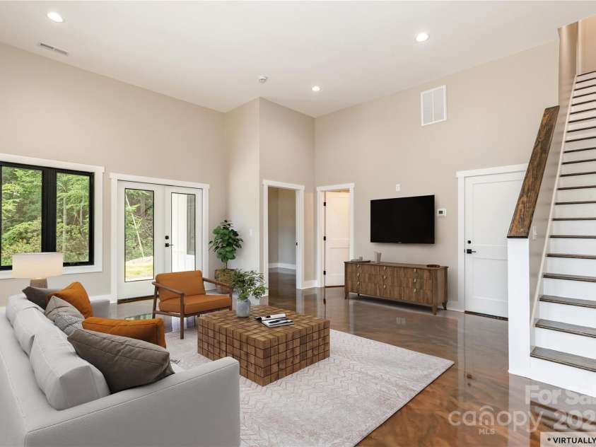 19 Terrace Forest Trail, Horse Shoe, NC 28742.  MLS# CAR4164733, YatesRealty ID 21214. Den / 2nd Living Quarters