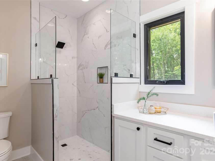 19 Terrace Forest Trail, Horse Shoe, NC 28742.  MLS# CAR4164733, YatesRealty ID 21214. Primary Bathroom