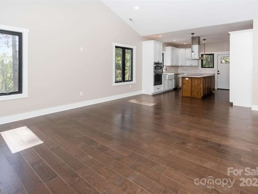 19 Terrace Forest Trail, Horse Shoe, NC 28742.  MLS# CAR4306634, YatesRealty ID 21214. 