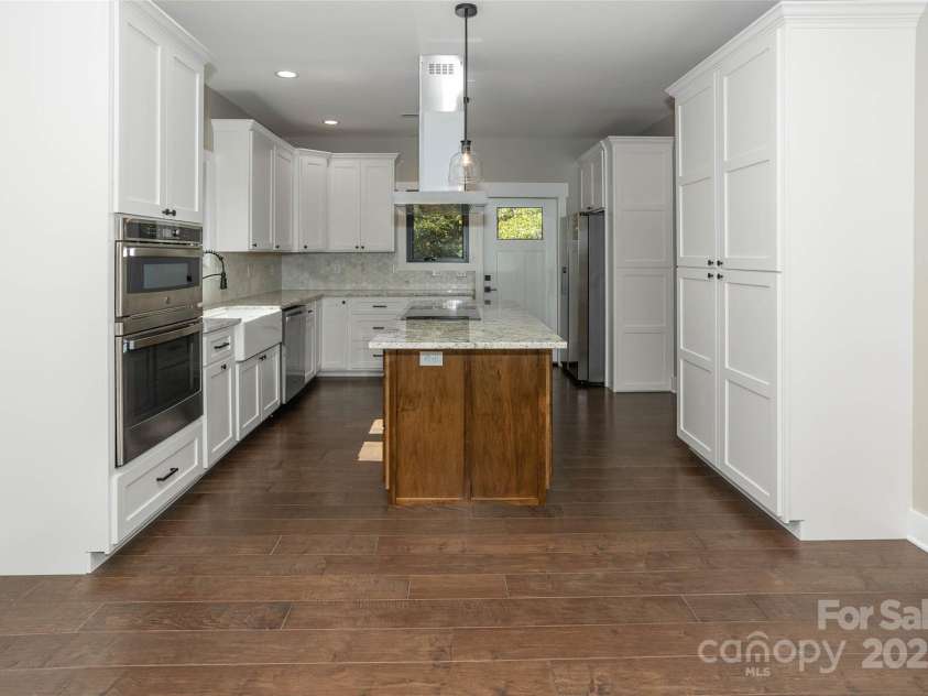 19 Terrace Forest Trail, Horse Shoe, NC 28742.  MLS# CAR4306634, YatesRealty ID 21214. 