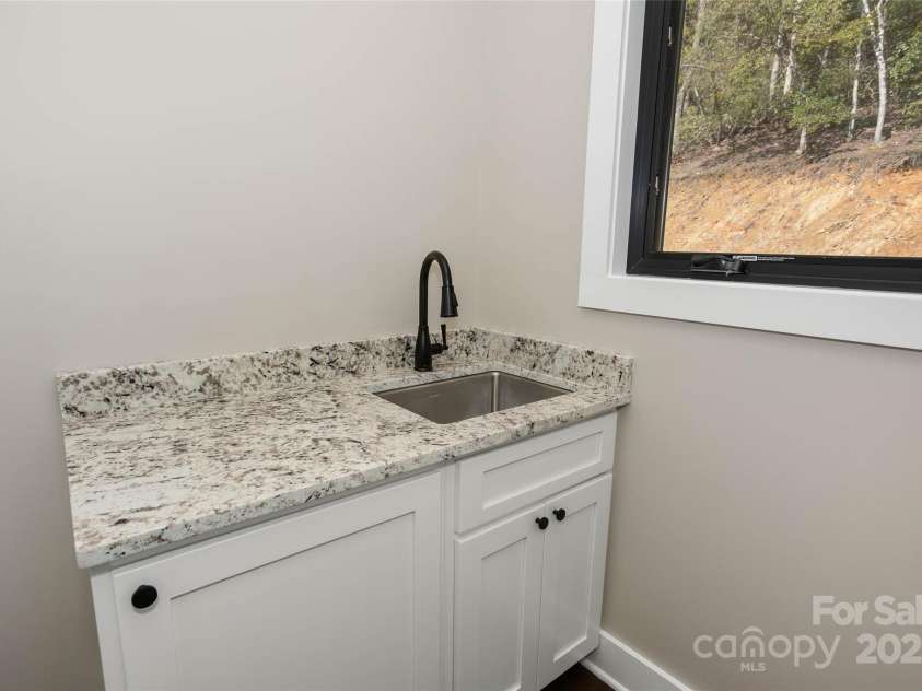 19 Terrace Forest Trail, Horse Shoe, NC 28742.  MLS# CAR4306634, YatesRealty ID 21214. 