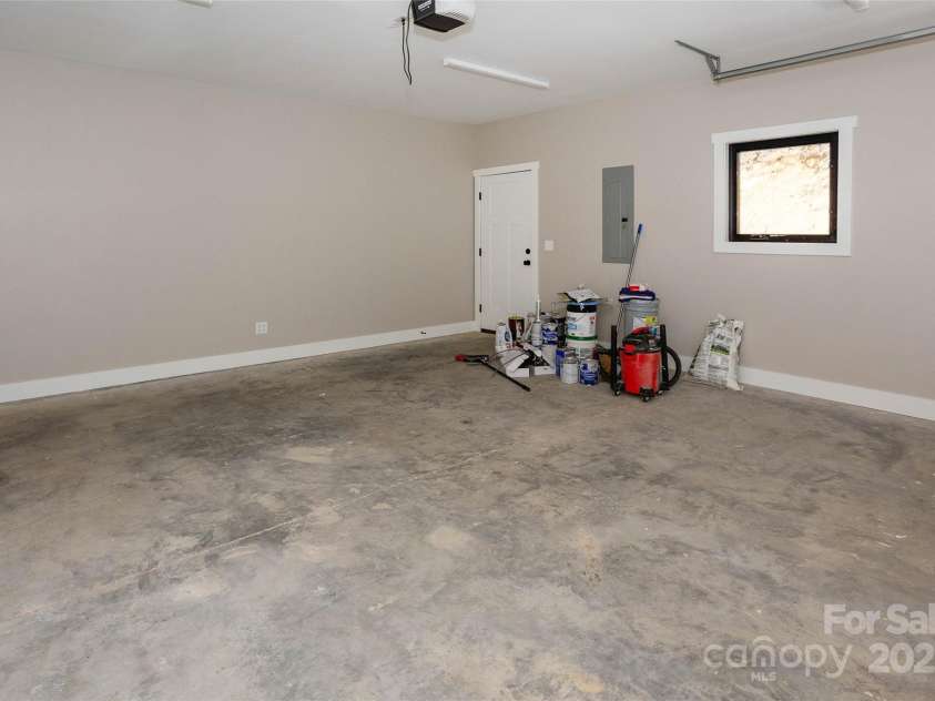 19 Terrace Forest Trail, Horse Shoe, NC 28742.  MLS# CAR4306634, YatesRealty ID 21214. 