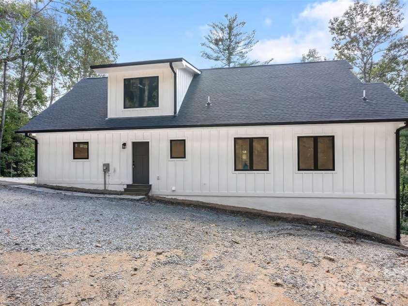 19 Terrace Forest Trail, Horse Shoe, NC 28742.  MLS# CAR4306634, YatesRealty ID 21214. 