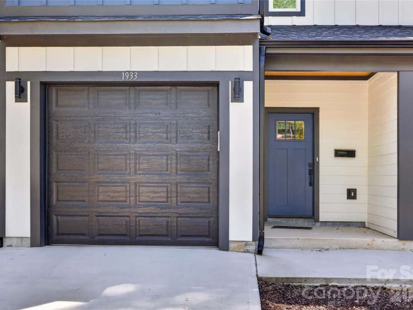 1933 St Mark Street, Charlotte, NC 28216.  MLS# CAR4372526, YatesRealty ID 21215. 
