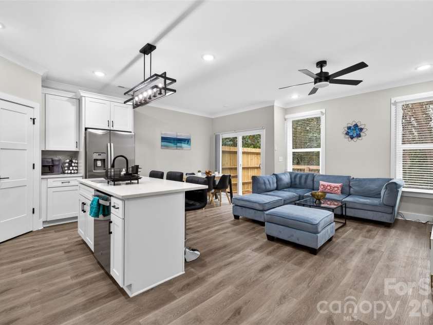 1933 St Mark Street, Charlotte, NC 28216.  MLS# CAR4372526, YatesRealty ID 21215. 