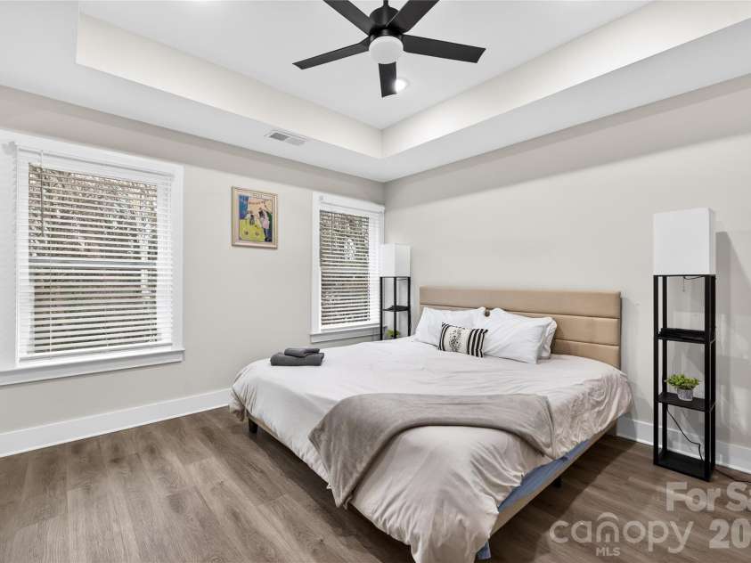 1933 St Mark Street, Charlotte, NC 28216.  MLS# CAR4372526, YatesRealty ID 21215. 