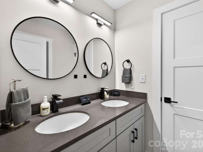 1933 St Mark Street, Charlotte, NC 28216.  MLS# CAR4372526, YatesRealty ID 21215. 