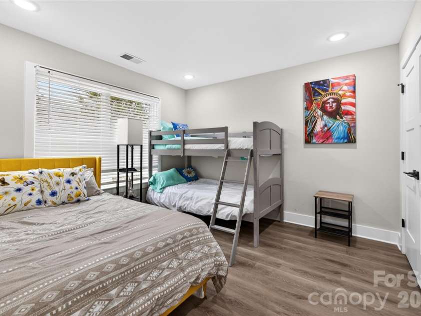 1933 St Mark Street, Charlotte, NC 28216.  MLS# CAR4372526, YatesRealty ID 21215. 