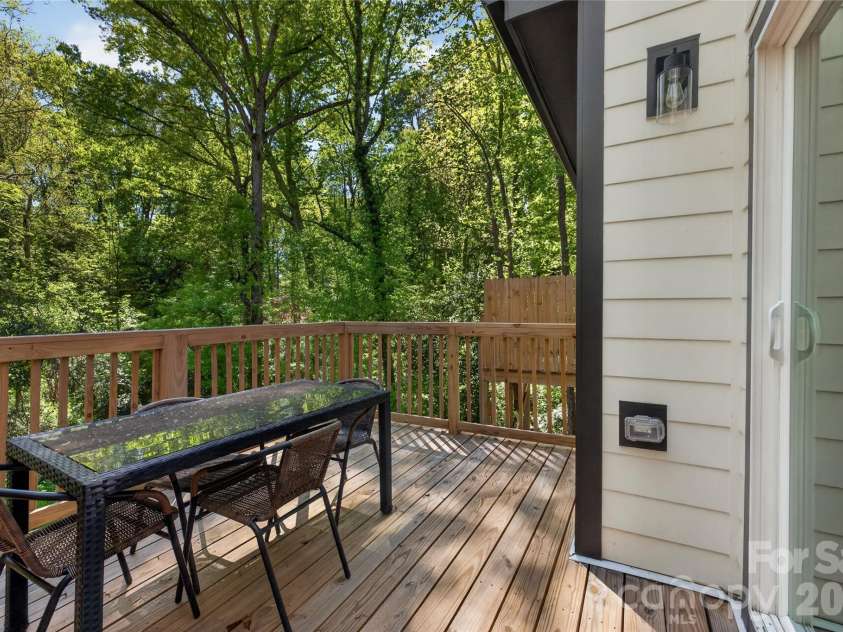 1933 St Mark Street, Charlotte, NC 28216.  MLS# CAR4372526, YatesRealty ID 21215. 