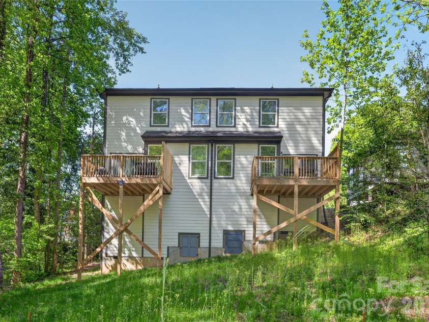 1933 St Mark Street, Charlotte, NC 28216.  MLS# CAR4372526, YatesRealty ID 21215. 