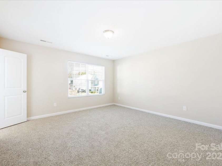 5879 Odenton Lane, Pfafftown, NC 27040.  MLS# CAR4217306, YatesRealty ID 21215. 