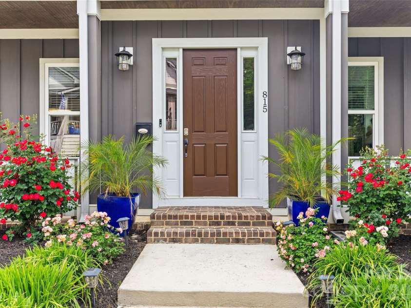 815 Kingston Avenue, Charlotte, NC 28203.  MLS# CAR4368135, YatesRealty ID 21216. 