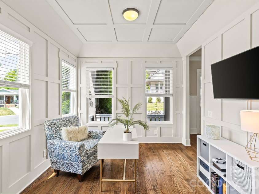 815 Kingston Avenue, Charlotte, NC 28203.  MLS# CAR4368135, YatesRealty ID 21216. 