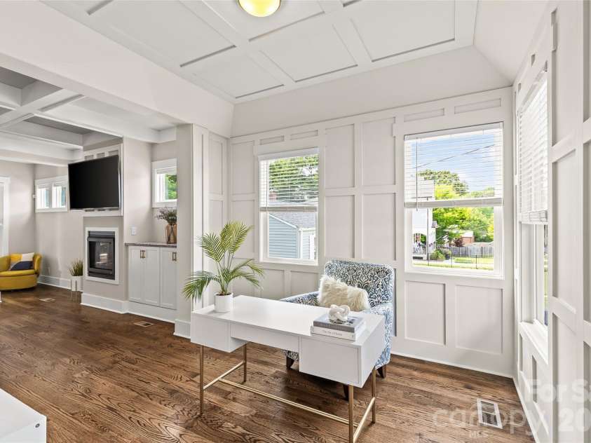 815 Kingston Avenue, Charlotte, NC 28203.  MLS# CAR4368135, YatesRealty ID 21216. 