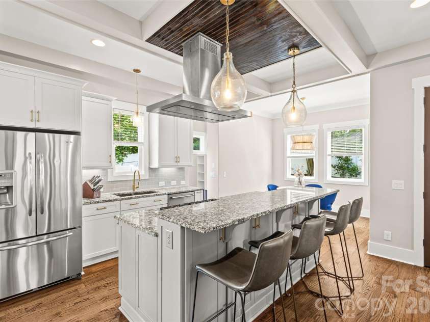 815 Kingston Avenue, Charlotte, NC 28203.  MLS# CAR4368135, YatesRealty ID 21216. 