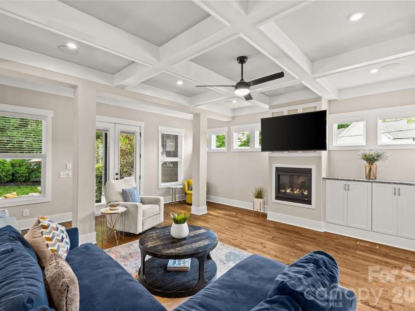 815 Kingston Avenue, Charlotte, NC 28203.  MLS# CAR4368135, YatesRealty ID 21216. 