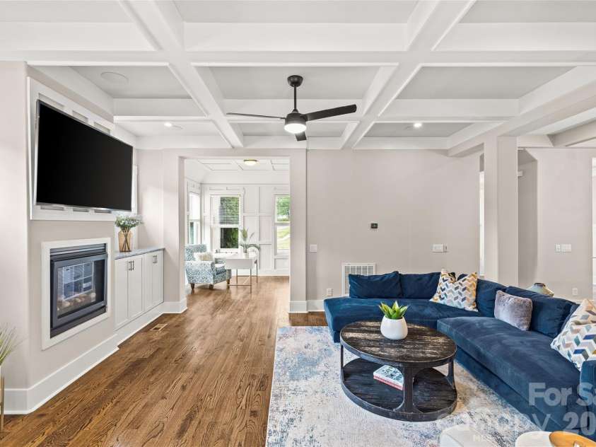815 Kingston Avenue, Charlotte, NC 28203.  MLS# CAR4368135, YatesRealty ID 21216. 