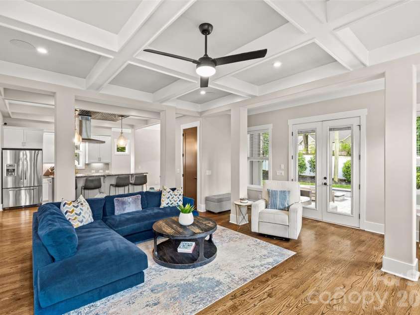 815 Kingston Avenue, Charlotte, NC 28203.  MLS# CAR4368135, YatesRealty ID 21216. 