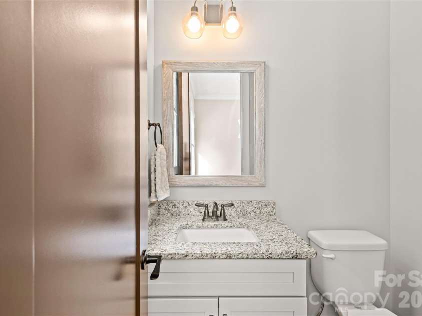 815 Kingston Avenue, Charlotte, NC 28203.  MLS# CAR4368135, YatesRealty ID 21216. 