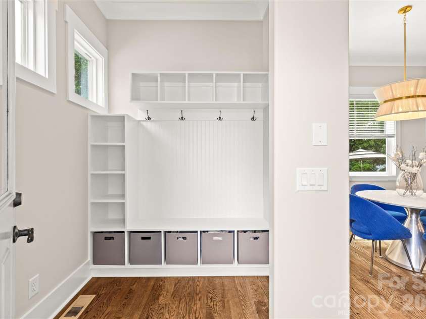 815 Kingston Avenue, Charlotte, NC 28203.  MLS# CAR4368135, YatesRealty ID 21216. 