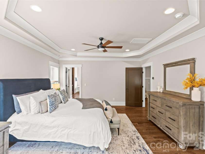 815 Kingston Avenue, Charlotte, NC 28203.  MLS# CAR4368135, YatesRealty ID 21216. 