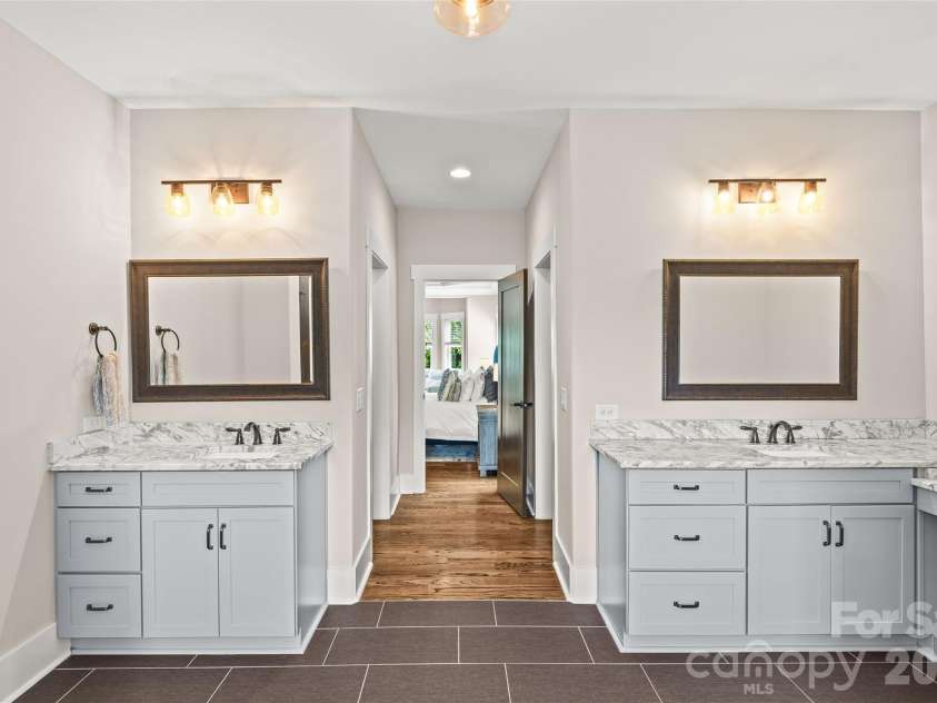 815 Kingston Avenue, Charlotte, NC 28203.  MLS# CAR4368135, YatesRealty ID 21216. 