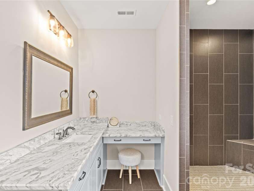 815 Kingston Avenue, Charlotte, NC 28203.  MLS# CAR4368135, YatesRealty ID 21216. 