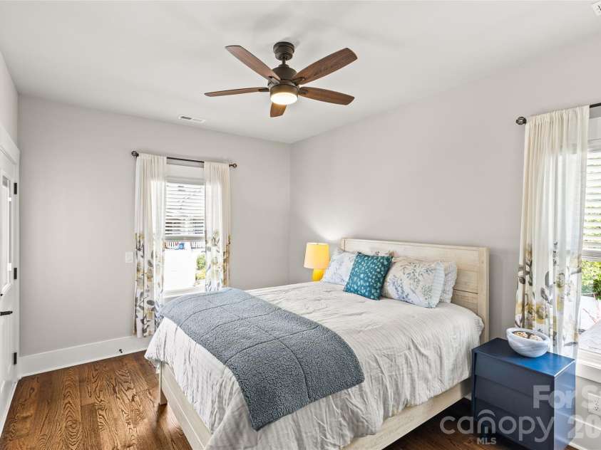 815 Kingston Avenue, Charlotte, NC 28203.  MLS# CAR4368135, YatesRealty ID 21216. 