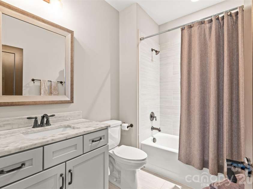 815 Kingston Avenue, Charlotte, NC 28203.  MLS# CAR4368135, YatesRealty ID 21216. 