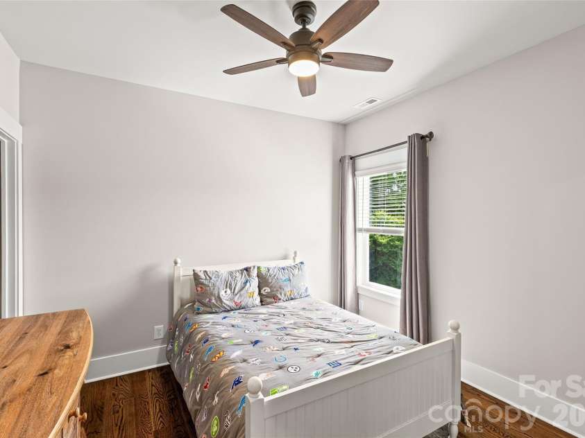 815 Kingston Avenue, Charlotte, NC 28203.  MLS# CAR4368135, YatesRealty ID 21216. 