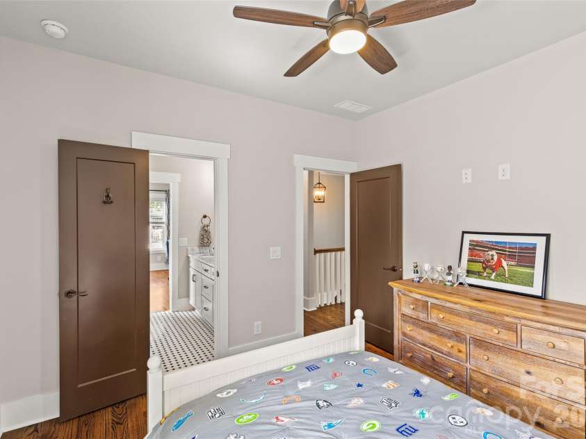 815 Kingston Avenue, Charlotte, NC 28203.  MLS# CAR4368135, YatesRealty ID 21216. 