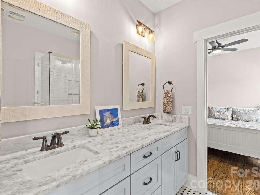 815 Kingston Avenue, Charlotte, NC 28203.  MLS# CAR4368135, YatesRealty ID 21216. 