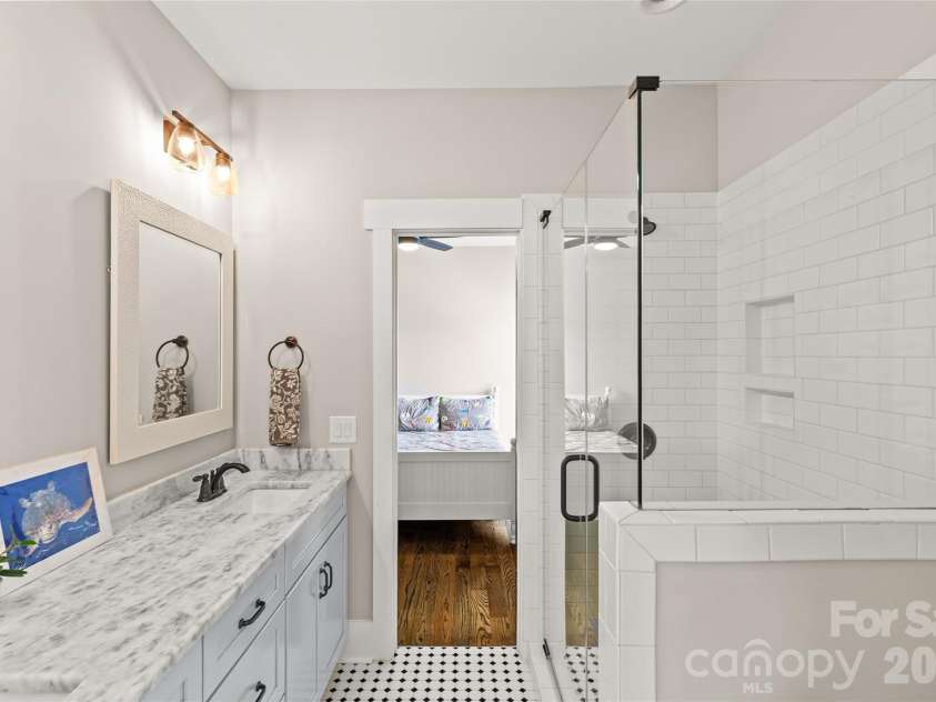 815 Kingston Avenue, Charlotte, NC 28203.  MLS# CAR4368135, YatesRealty ID 21216. 