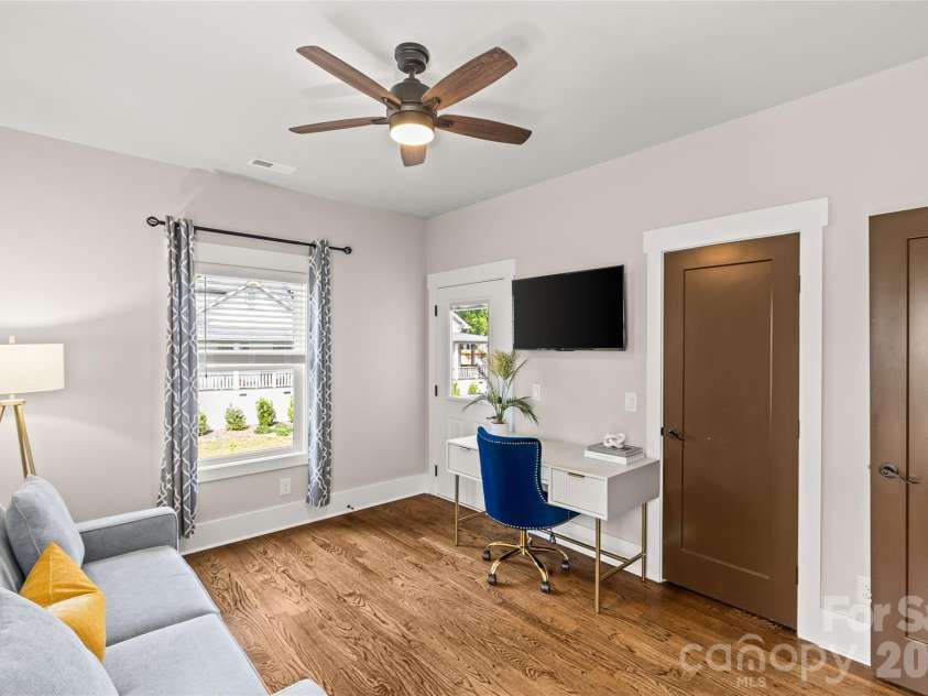 815 Kingston Avenue, Charlotte, NC 28203.  MLS# CAR4368135, YatesRealty ID 21216. 