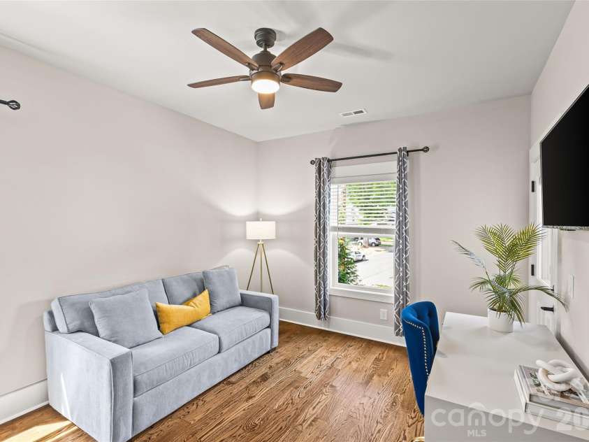 815 Kingston Avenue, Charlotte, NC 28203.  MLS# CAR4368135, YatesRealty ID 21216. 