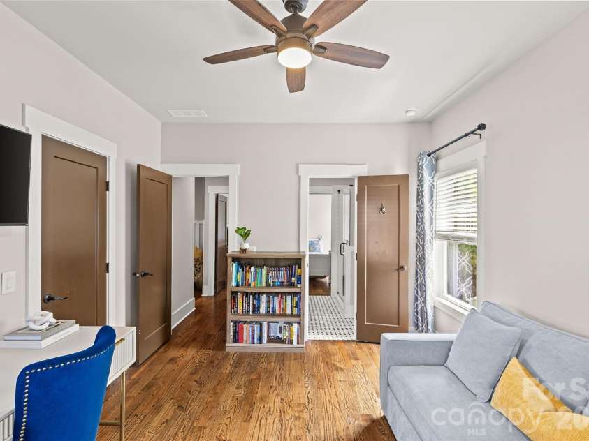 815 Kingston Avenue, Charlotte, NC 28203.  MLS# CAR4368135, YatesRealty ID 21216. 