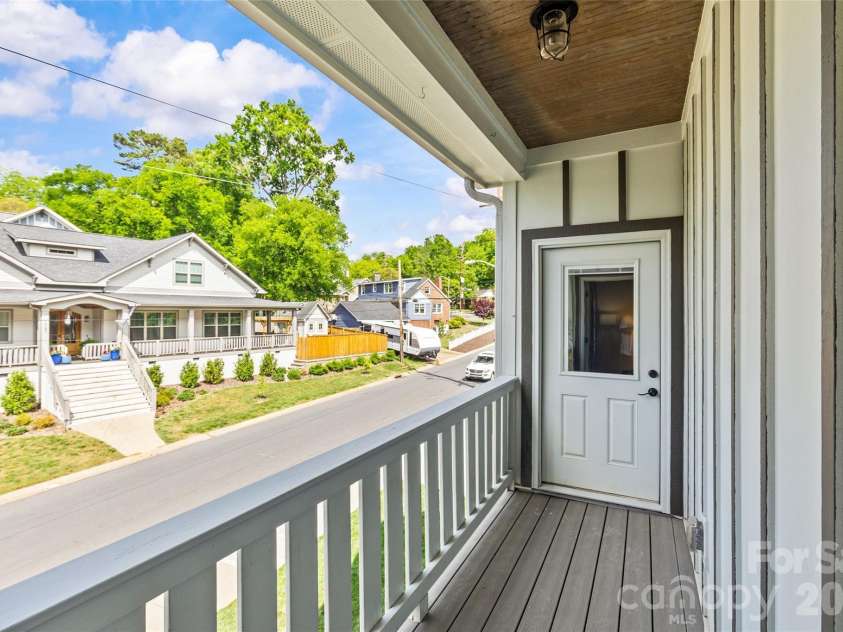 815 Kingston Avenue, Charlotte, NC 28203.  MLS# CAR4368135, YatesRealty ID 21216. 