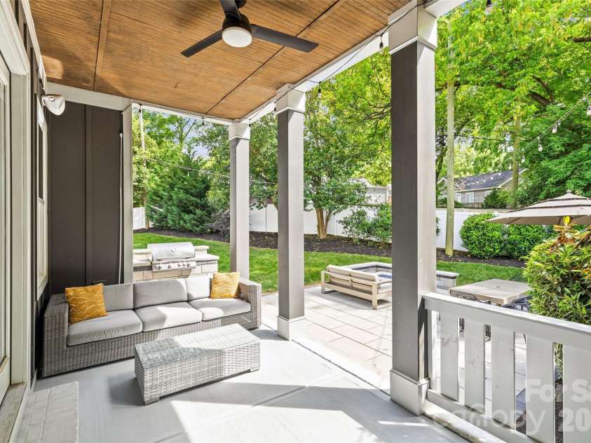 815 Kingston Avenue, Charlotte, NC 28203.  MLS# CAR4368135, YatesRealty ID 21216. 
