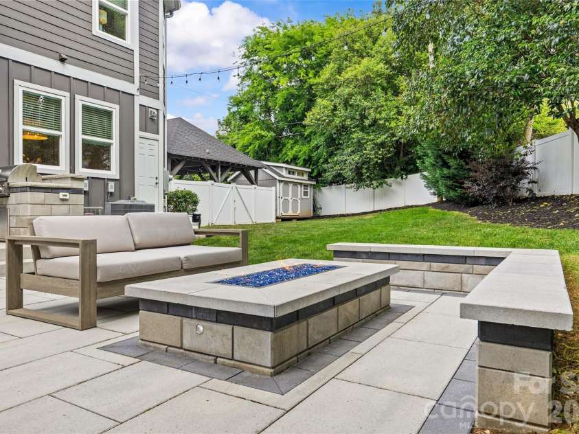 815 Kingston Avenue, Charlotte, NC 28203.  MLS# CAR4368135, YatesRealty ID 21216. 