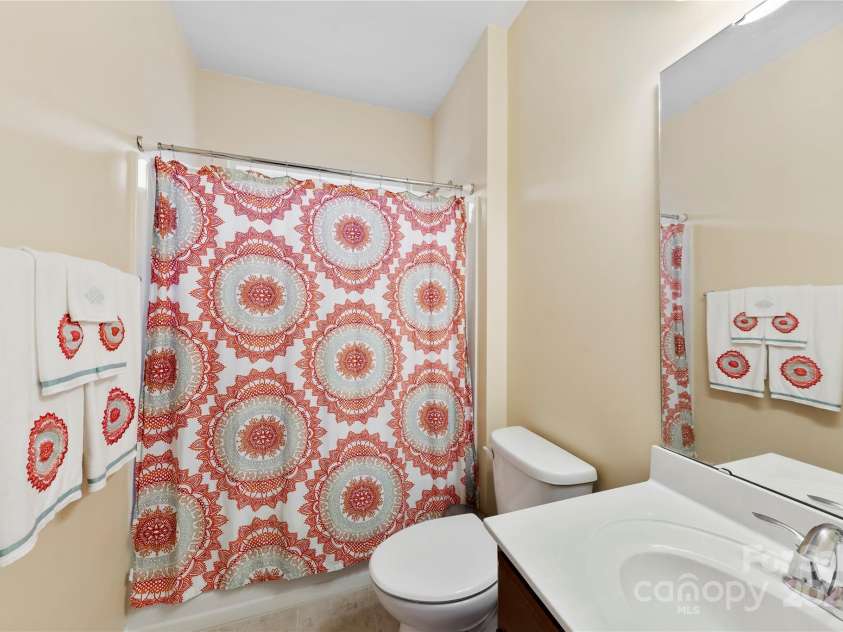 1605 Appledale Court, Fort Mill, SC 29715.  MLS# CAR4217371, YatesRealty ID 21217. Full bath for guest bedrooms down stairs