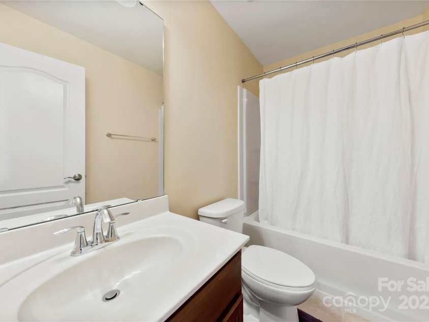 1605 Appledale Court, Fort Mill, SC 29715.  MLS# CAR4217371, YatesRealty ID 21217. Full bath upstairs