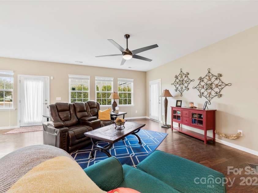 1605 Appledale Court, Fort Mill, SC 29715.  MLS# CAR4217371, YatesRealty ID 21217. Lots of Natural Light!