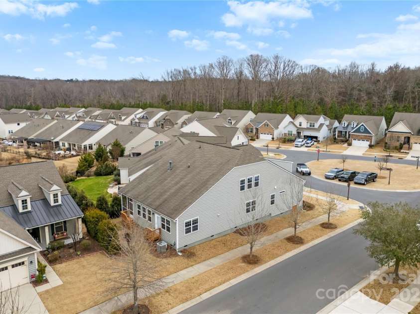 1605 Appledale Court, Fort Mill, SC 29715.  MLS# CAR4217371, YatesRealty ID 21217. Neighborhood views