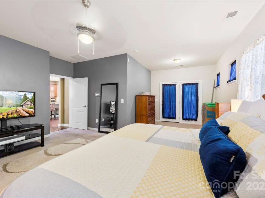 1605 Appledale Court, Fort Mill, SC 29715.  MLS# CAR4217371, YatesRealty ID 21217. Primary with ensuite