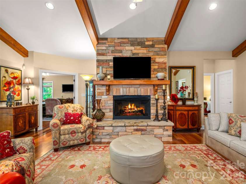 100 Falls Summit Road, Hendersonville, NC 28739.  MLS# CAR4378783, YatesRealty ID 21218. 