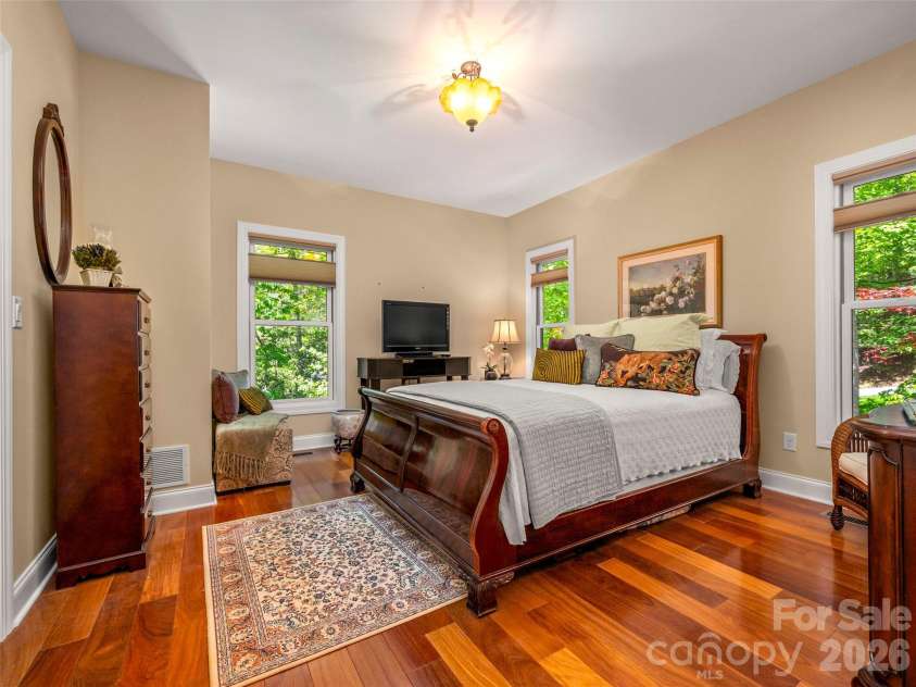 100 Falls Summit Road, Hendersonville, NC 28739.  MLS# CAR4378783, YatesRealty ID 21218. 